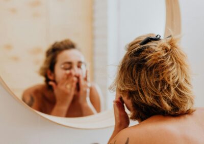 Rituel printanier holistique : 8 minutes par jour pour réveiller sa peau après l’hiver